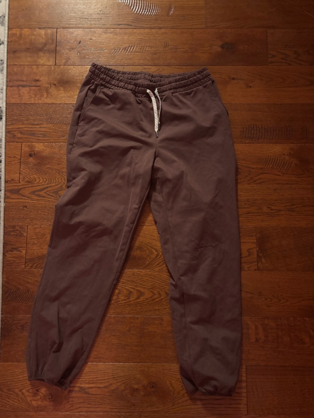 Vuori Women’s heavyweight  Brown Jogger Sweatpants with Drawstring